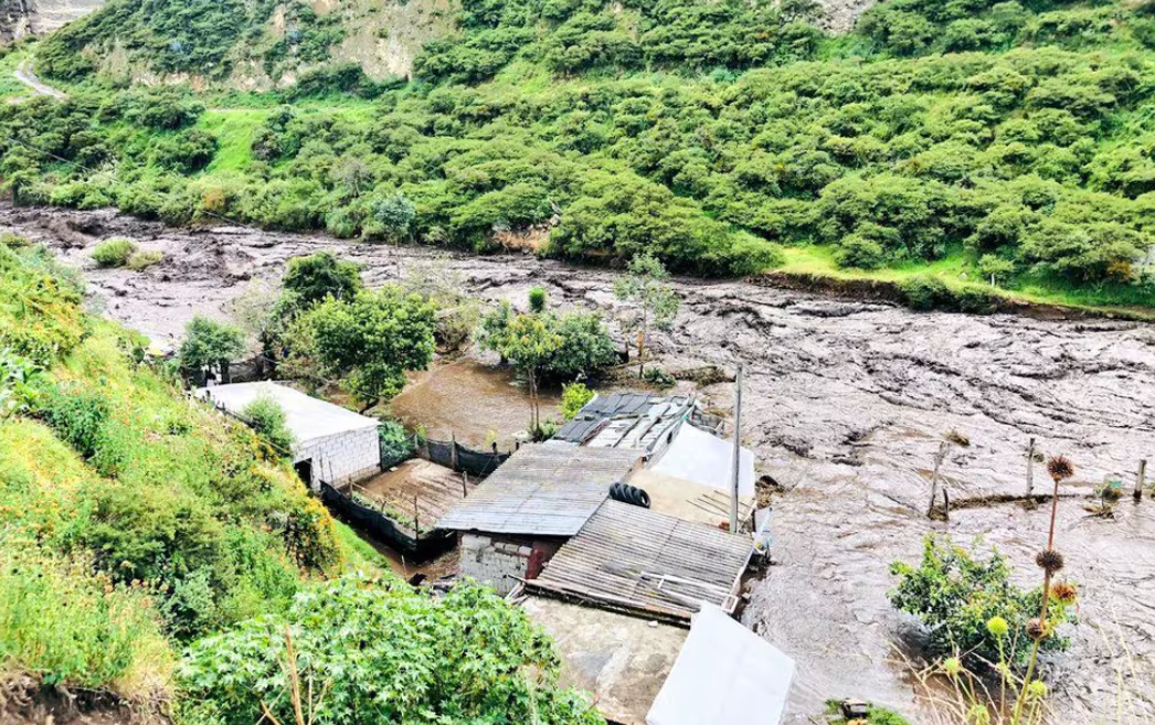 Intensas lluvias en Ecuador dejaron 7 muertos y causaron estragos en provincias